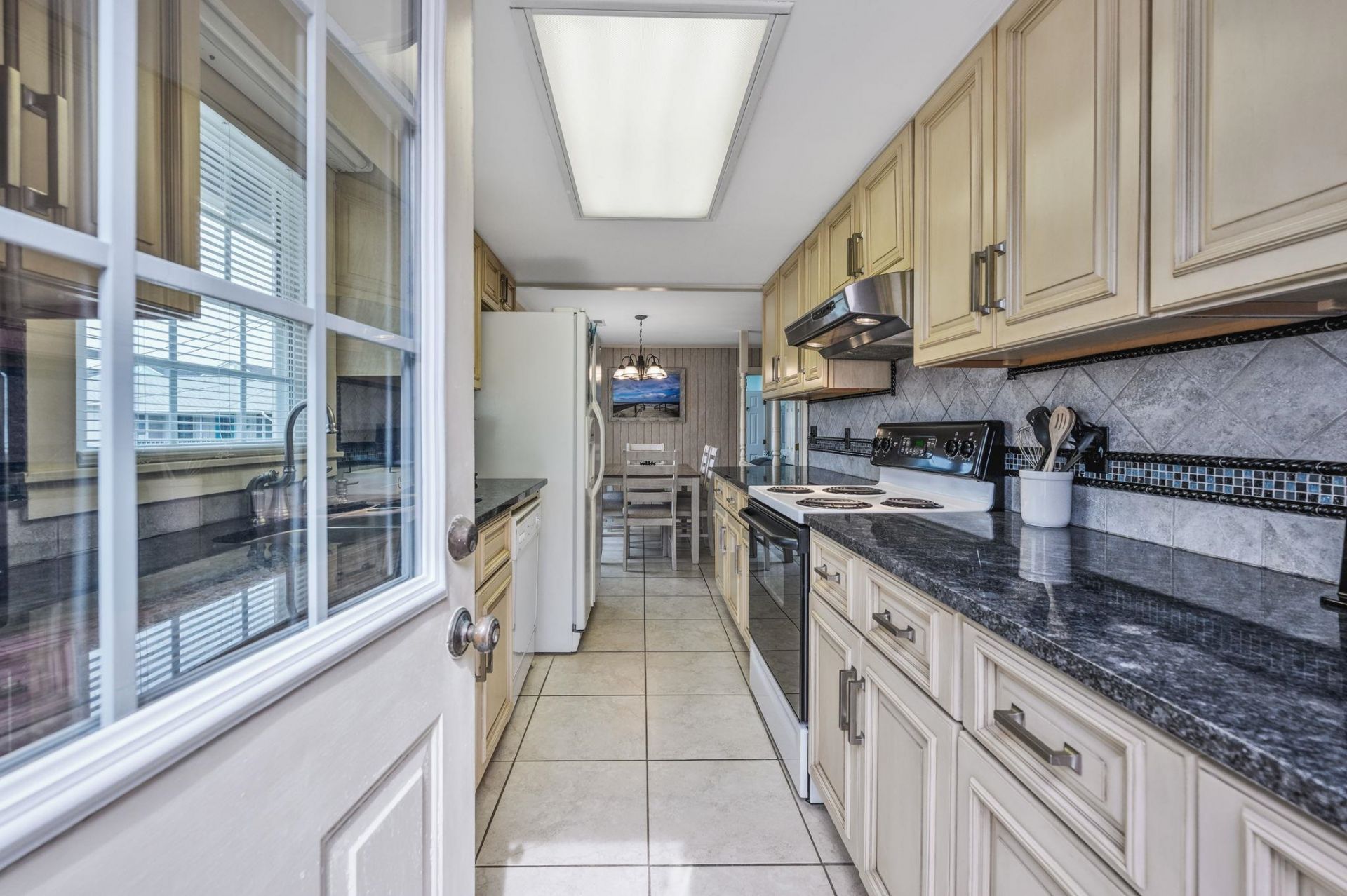 109 Easy St. Photo 12