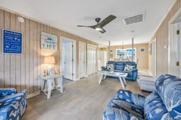 109 Easy St. photo 4