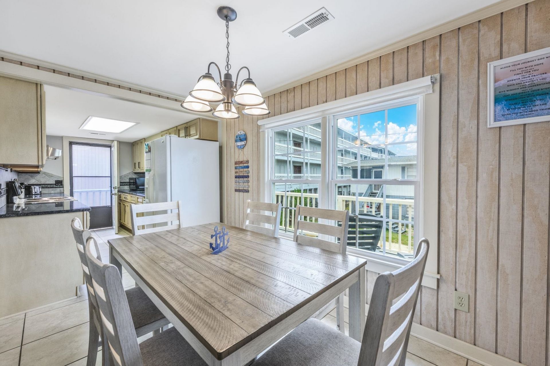 109 Easy St. Photo 9