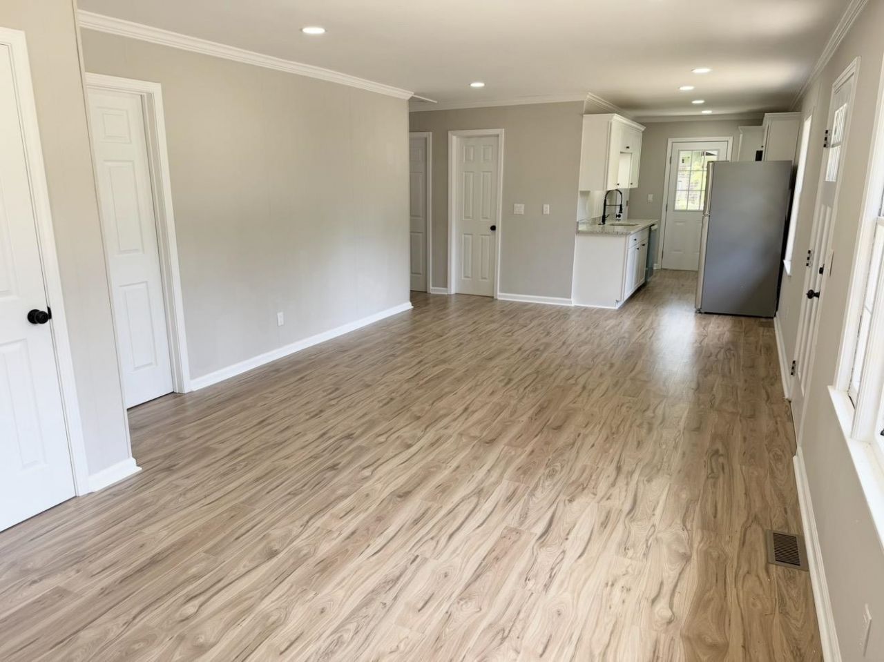 316 Dickson Dr.  Photo 7