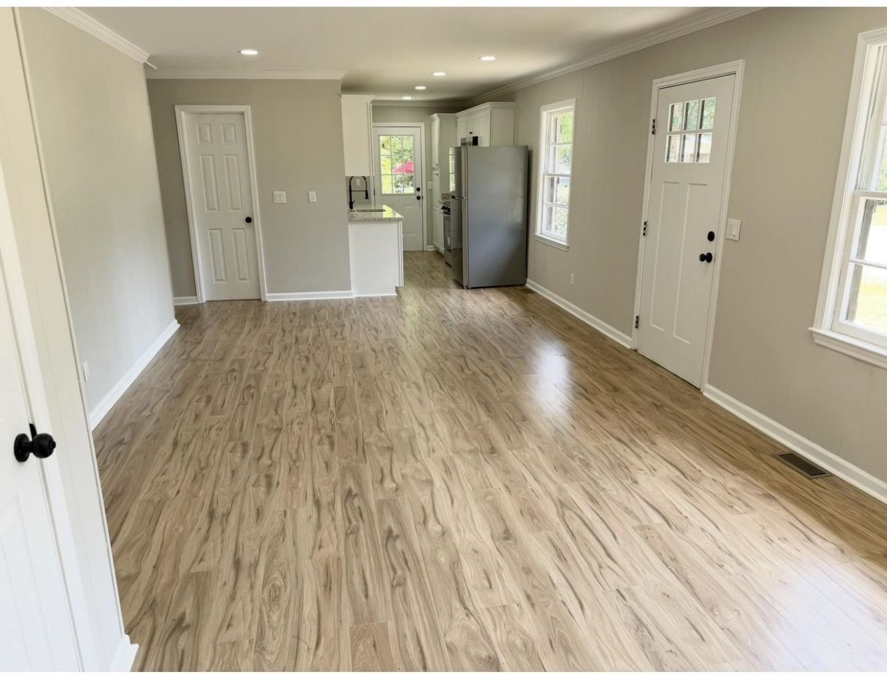 316 Dickson Dr.  Photo 8