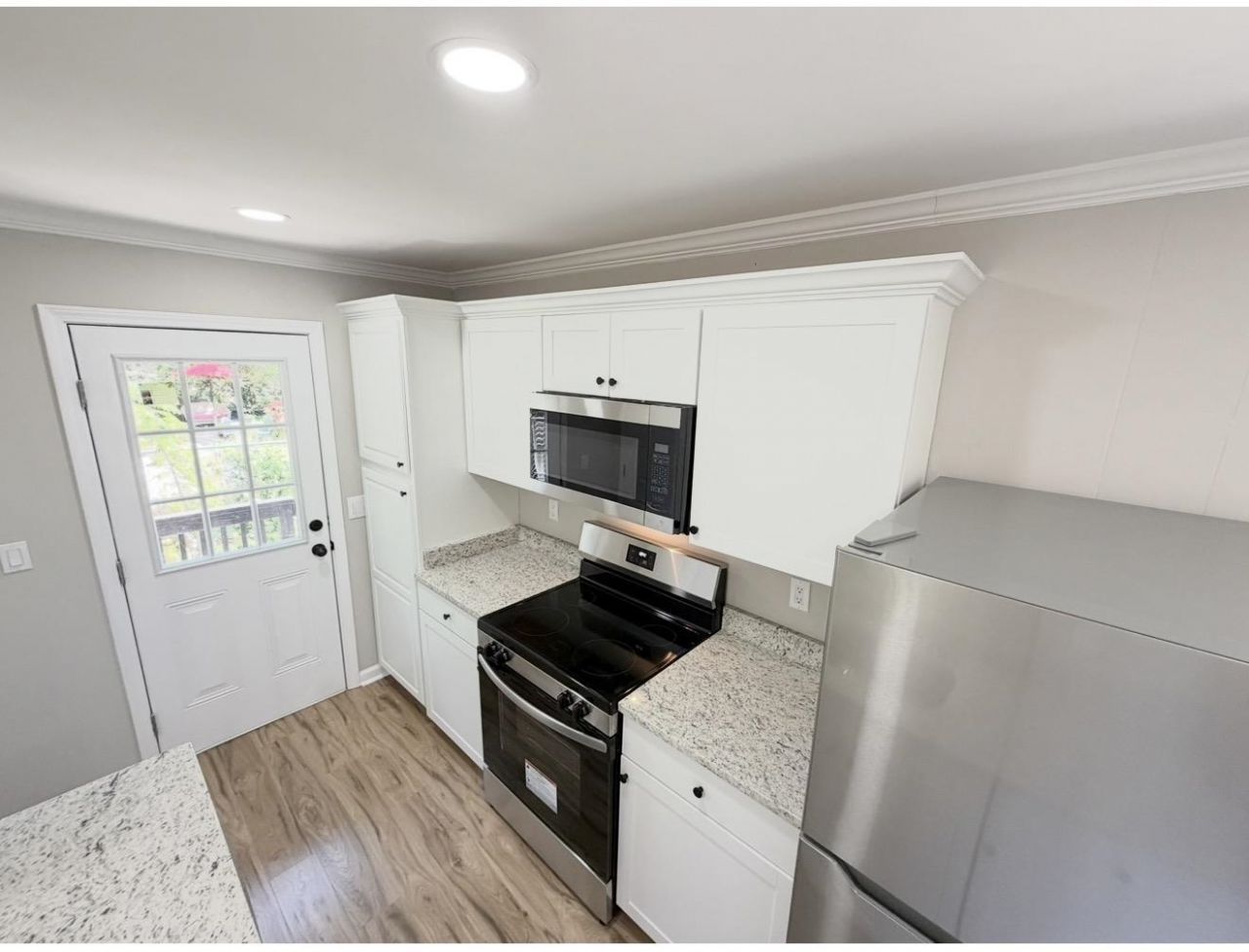 316 Dickson Dr.  Photo 9