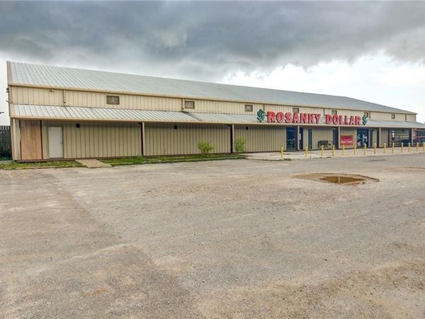 2989 S Highway 304 , Rosanky, TX 78953