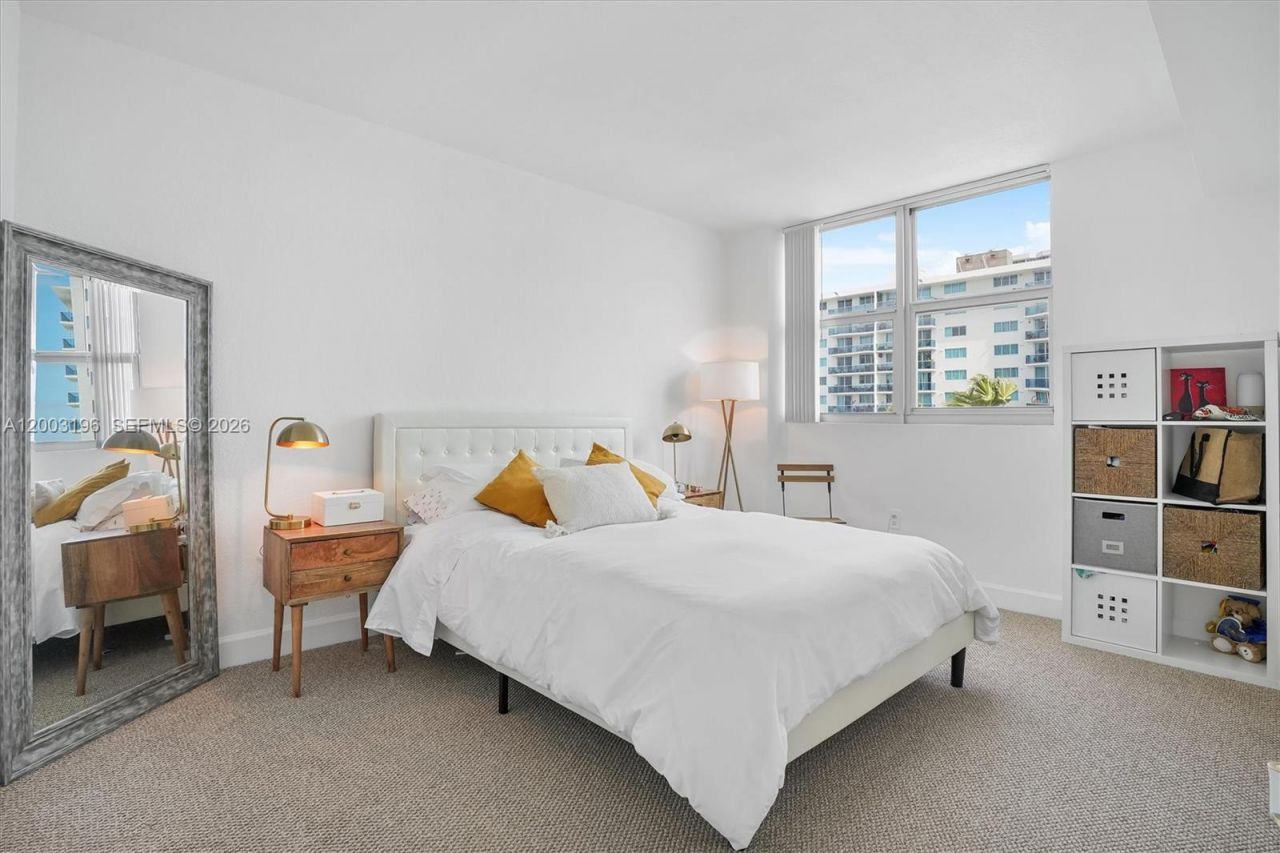 7501 E Treasure Dr, Unit 4EF, North Bay Village, FL 33141 Photo