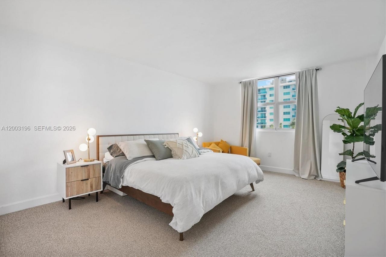 7501 E Treasure Dr, Unit 4EF, North Bay Village, FL 33141 Photo