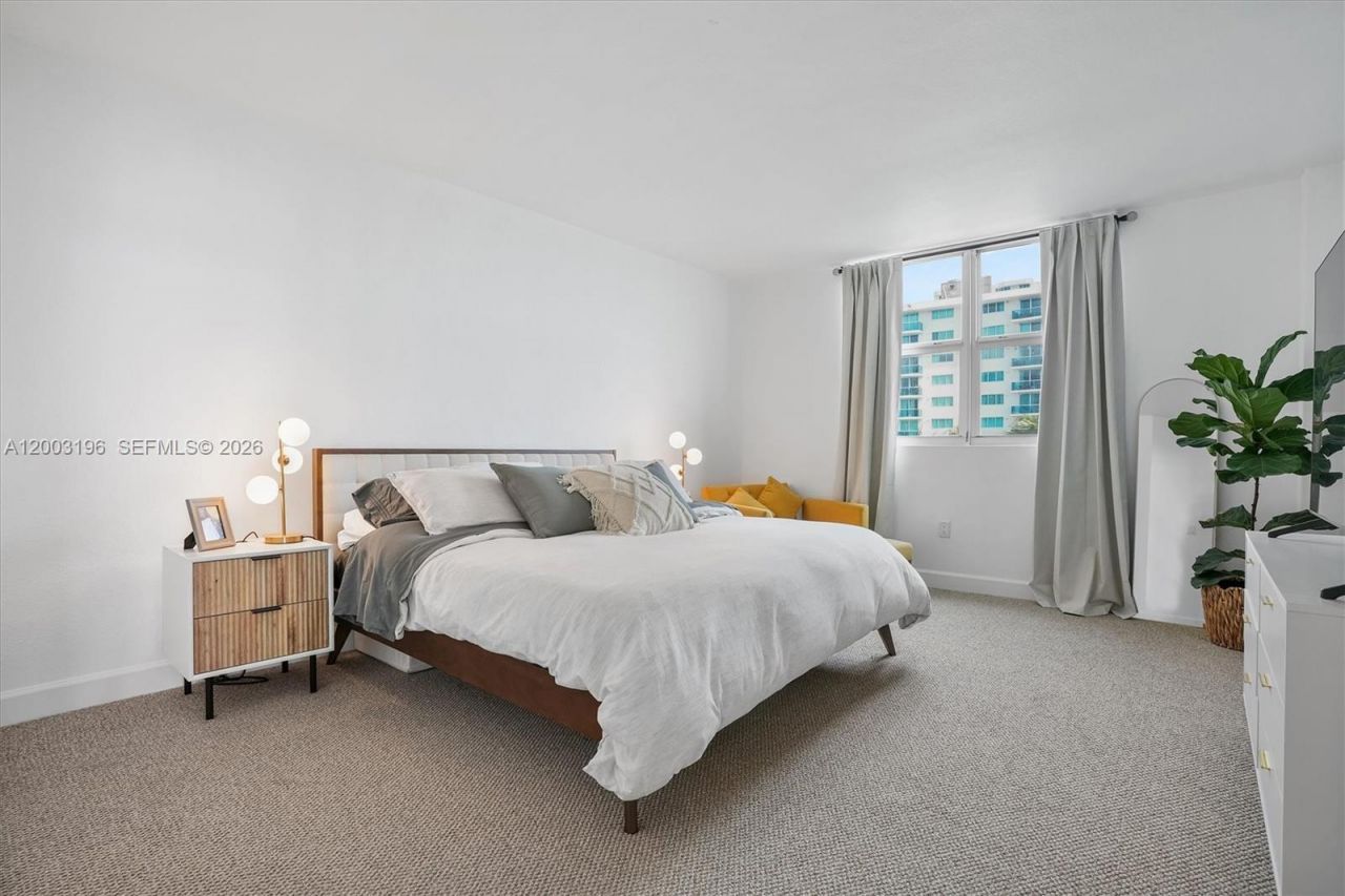 7501 E Treasure Dr, Unit 4EF, North Bay Village, FL 33141 Photo