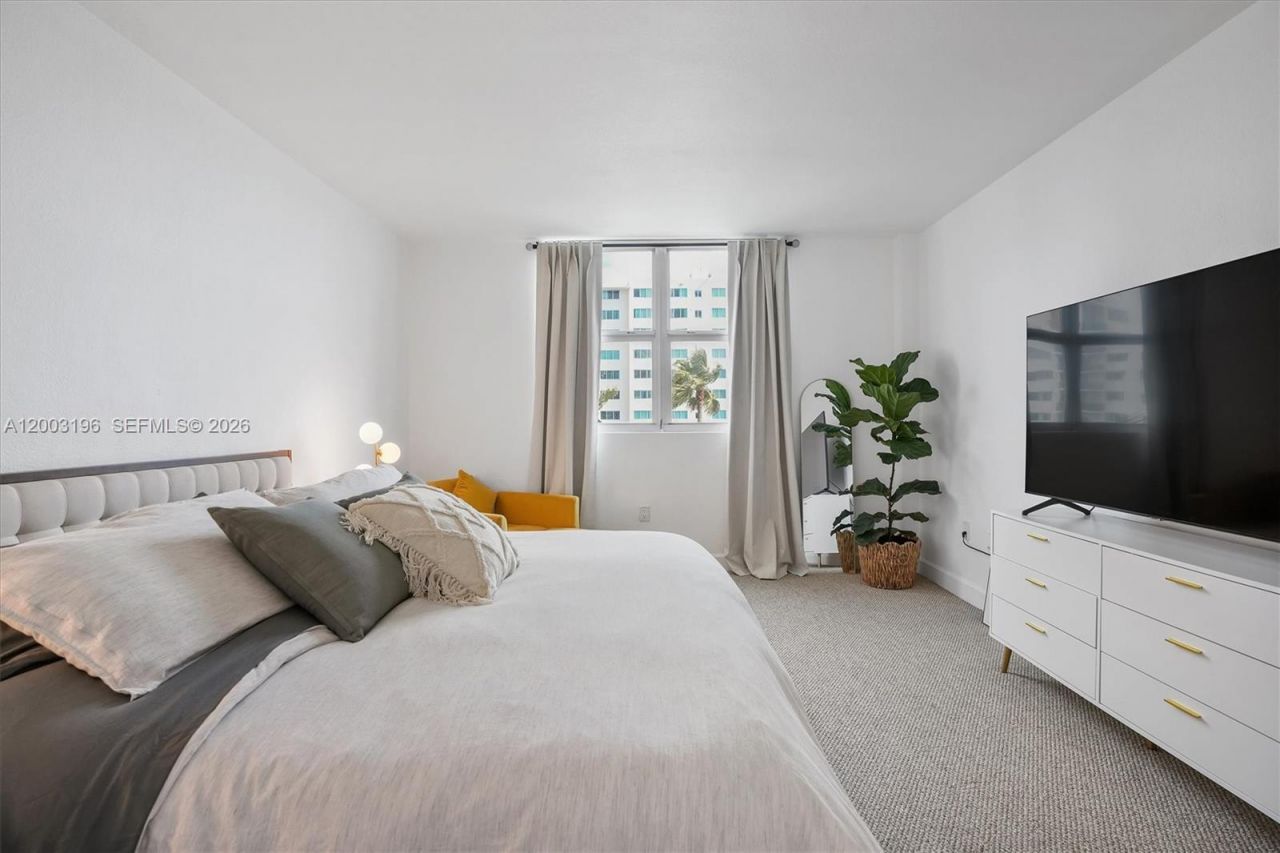 7501 E Treasure Dr, Unit 4EF, North Bay Village, FL 33141 Photo