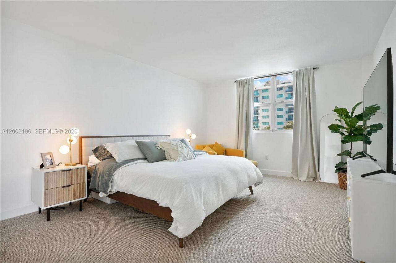 7501 E Treasure Dr, Unit 4EF, North Bay Village, FL 33141 Photo