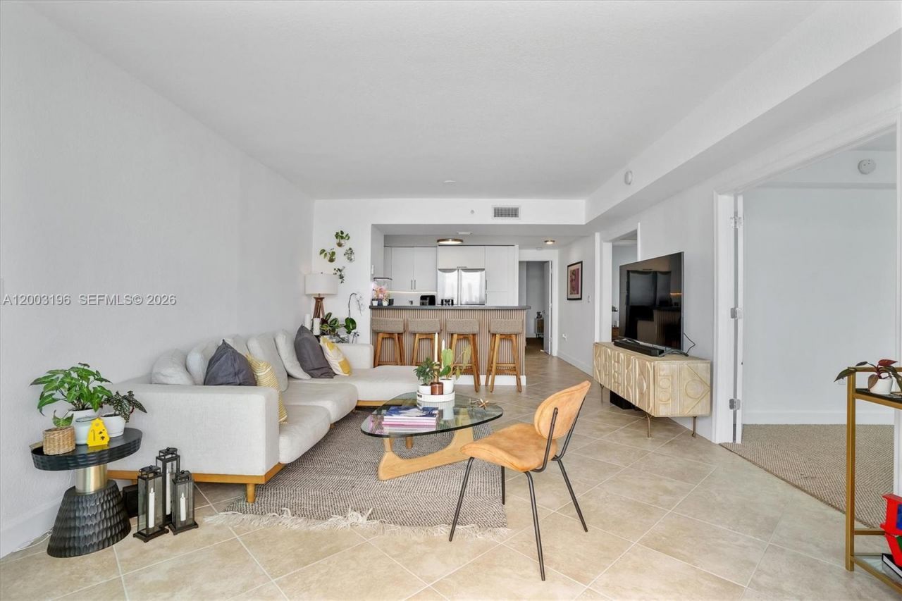 7501 E Treasure Dr, Unit 4EF, North Bay Village, FL 33141 Photo