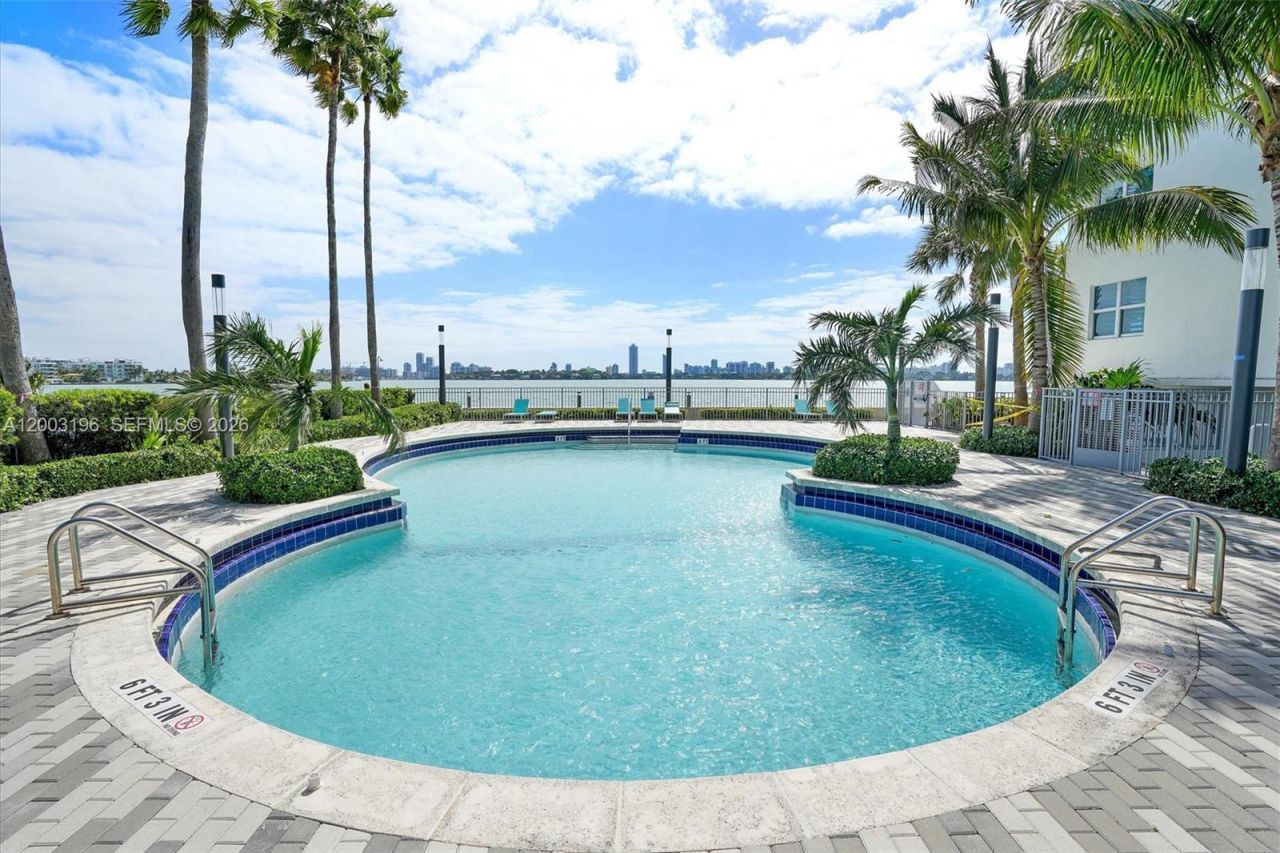 7501 E Treasure Dr, Unit 4EF, North Bay Village, FL 33141 Photo