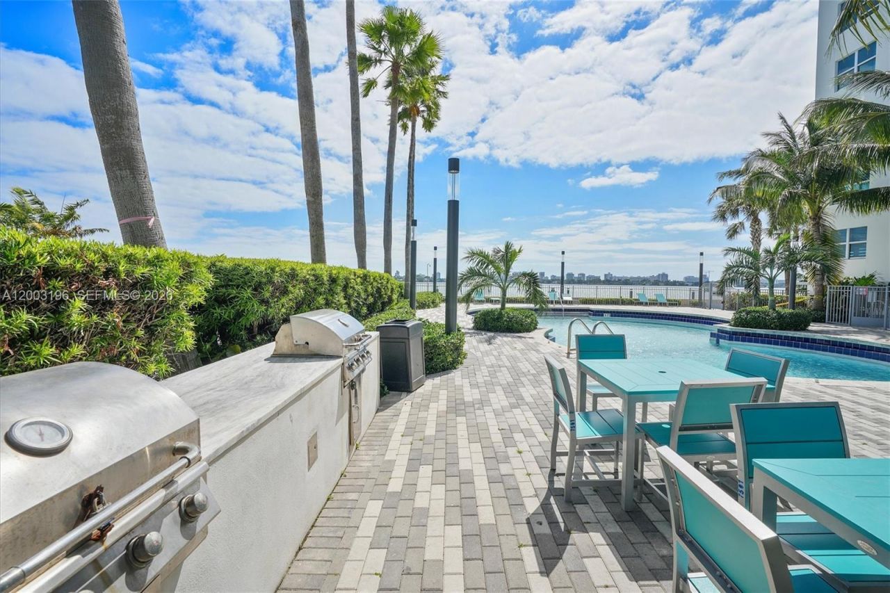 7501 E Treasure Dr, Unit 4EF, North Bay Village, FL 33141 Photo