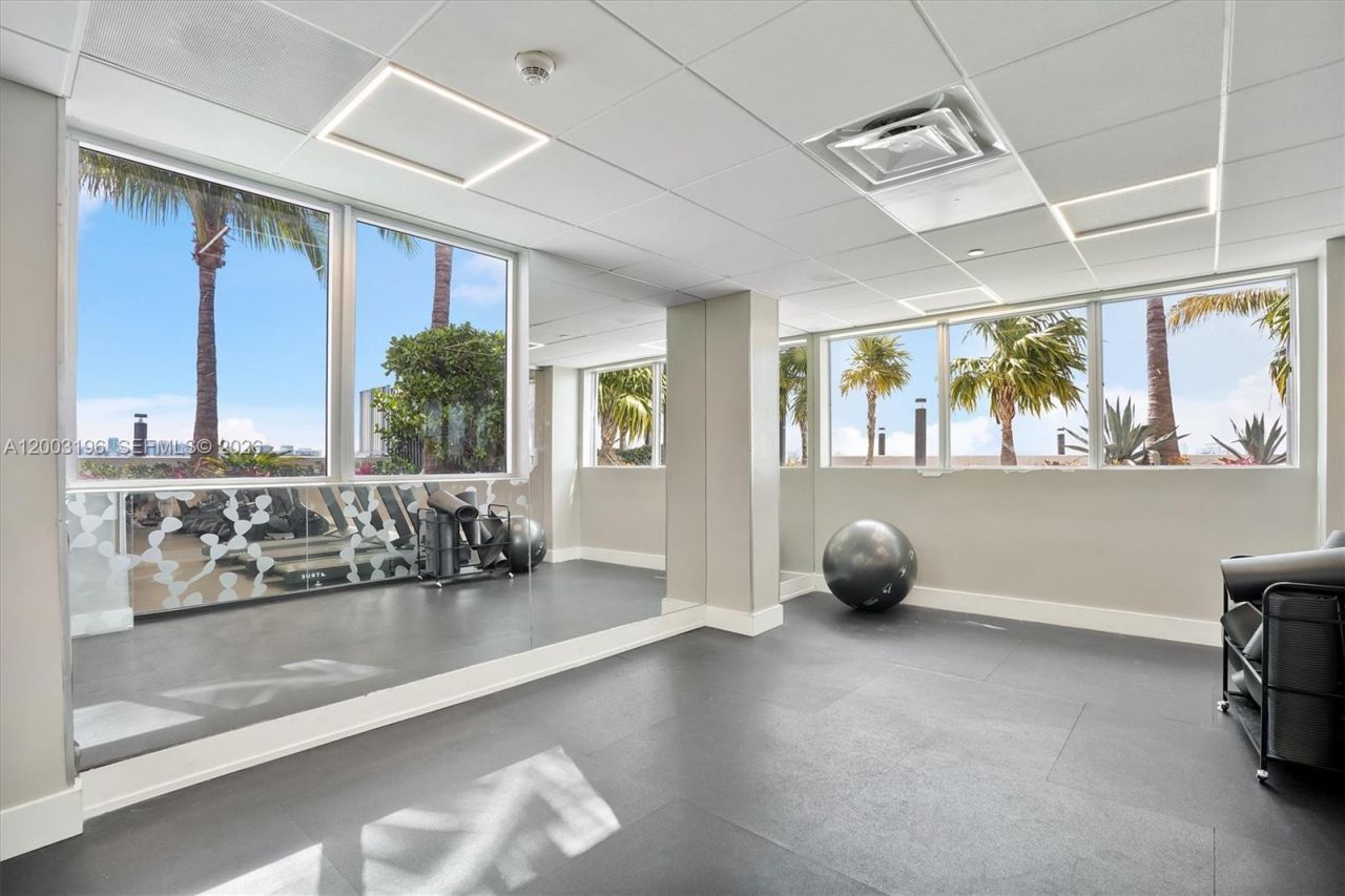 7501 E Treasure Dr, Unit 4EF, North Bay Village, FL 33141 Photo