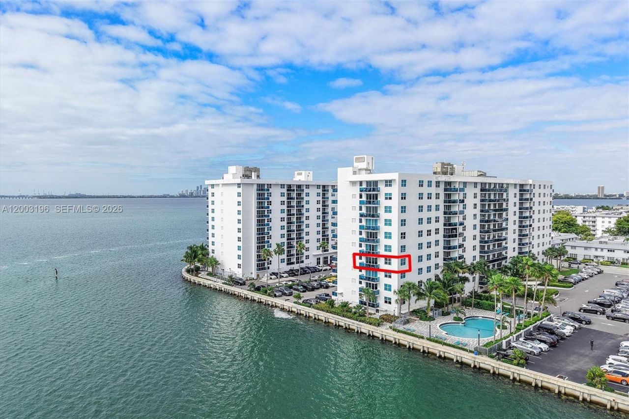 7501 E Treasure Dr, Unit 4EF, North Bay Village, FL 33141 Photo