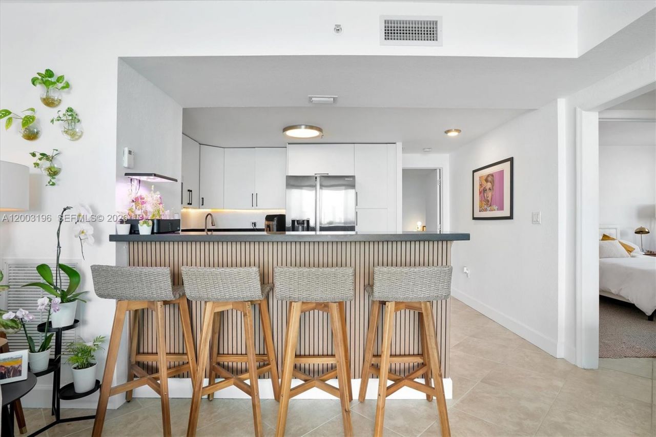 7501 E Treasure Dr, Unit 4EF, North Bay Village, FL 33141 Photo