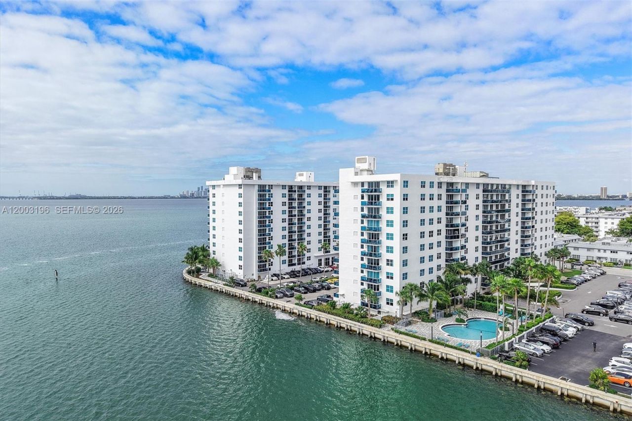 7501 E Treasure Dr, Unit 4EF, North Bay Village, FL 33141 Photo