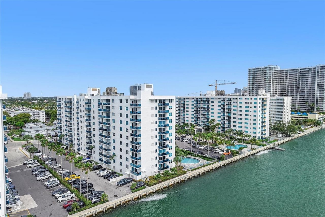 7501 E Treasure Dr, Unit 4EF, North Bay Village, FL 33141 Photo