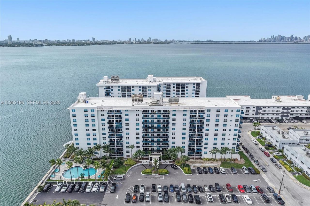 7501 E Treasure Dr, Unit 4EF, North Bay Village, FL 33141 Photo