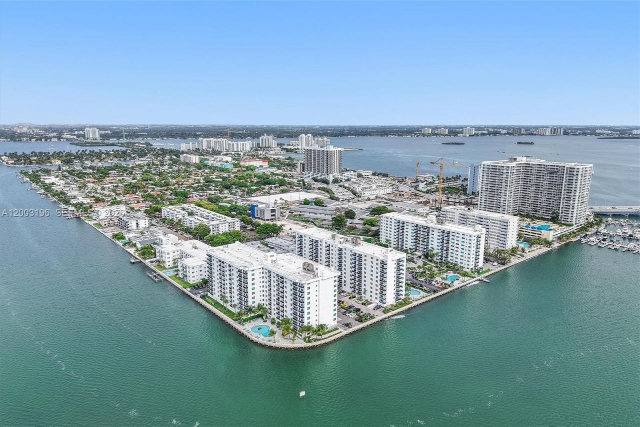 7501 E Treasure Dr, Unit 4EF, North Bay Village, FL 33141 Photo