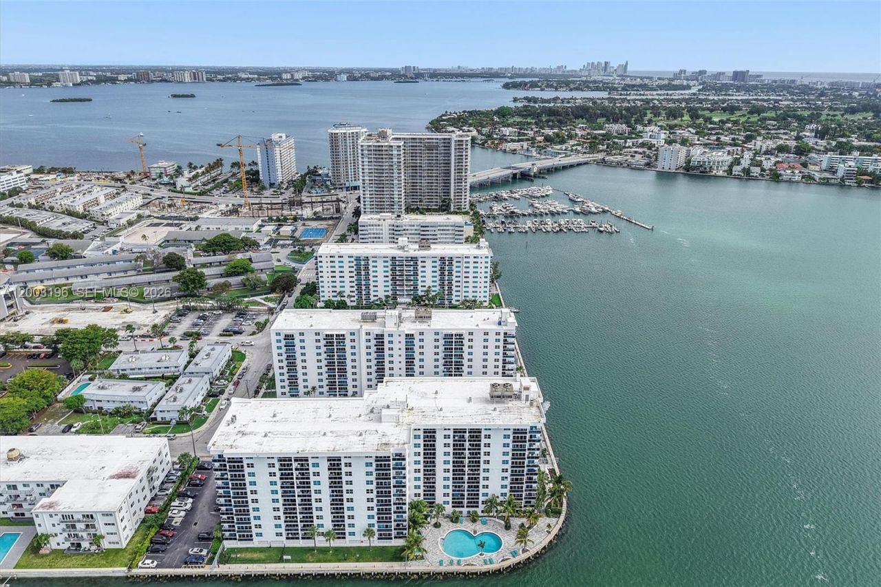 7501 E Treasure Dr, Unit 4EF, North Bay Village, FL 33141 Photo