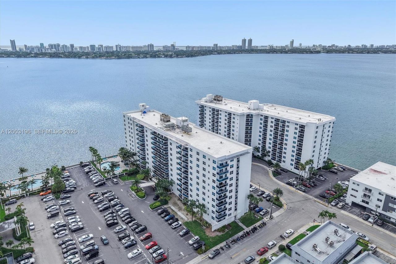 7501 E Treasure Dr, Unit 4EF, North Bay Village, FL 33141 Photo