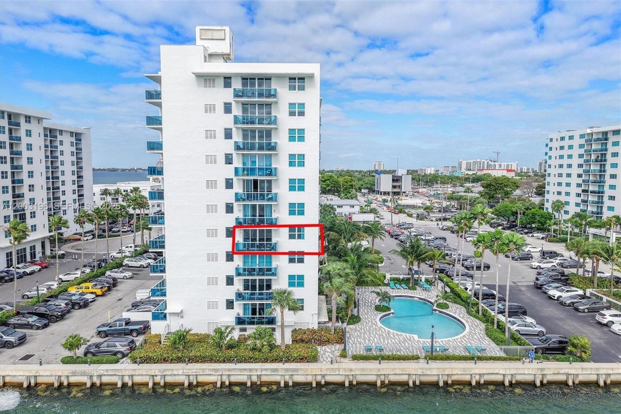 7501 E Treasure Dr, Unit 4EF, North Bay Village, FL 33141 Photo