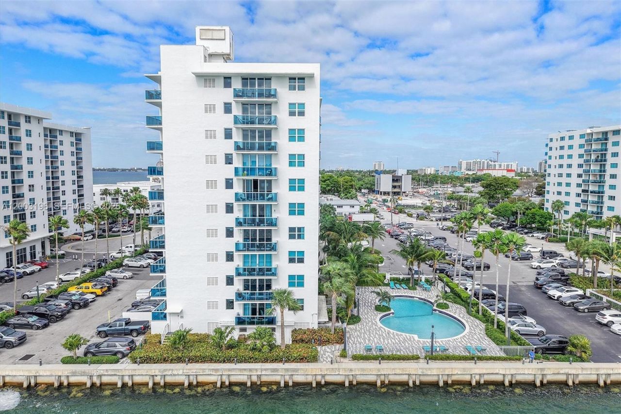 7501 E Treasure Dr, Unit 4EF, North Bay Village, FL 33141 Photo