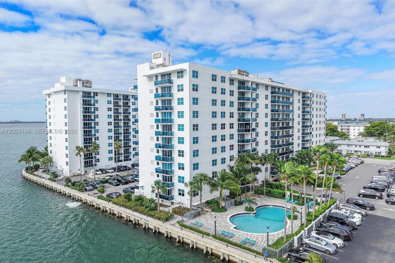 7501 E Treasure Dr, Unit 4EF, North Bay Village, FL 33141 Photo