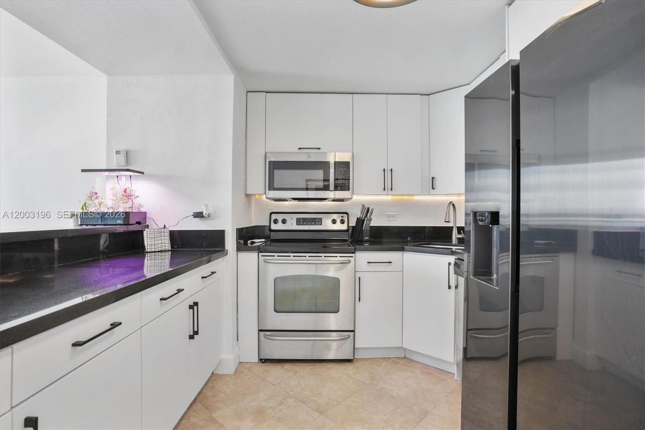 7501 E Treasure Dr, Unit 4EF, North Bay Village, FL 33141 Photo