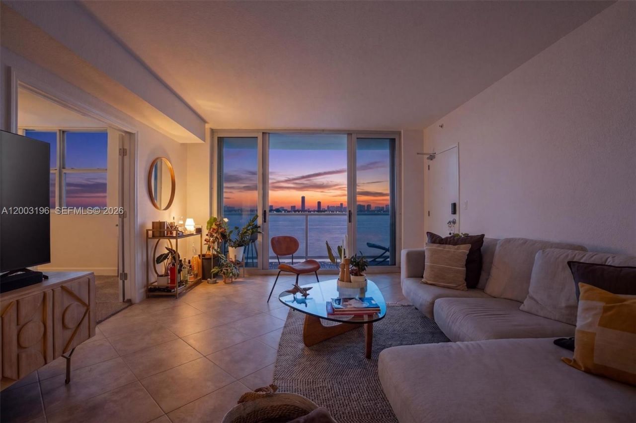 7501 E Treasure Dr, Unit 4EF, North Bay Village, FL 33141 Photo