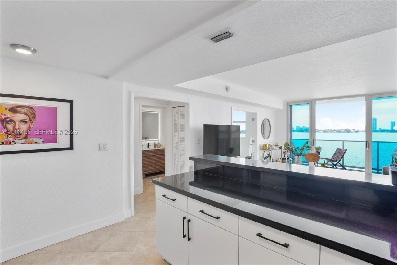 7501 E Treasure Dr, Unit 4EF, North Bay Village, FL 33141 Photo