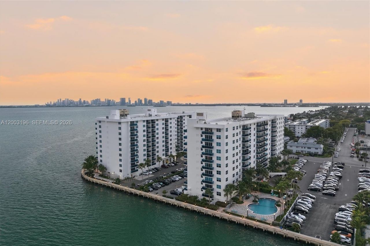 7501 E Treasure Dr, Unit 4EF, North Bay Village, FL 33141 Photo