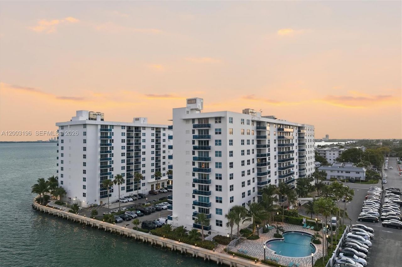 7501 E Treasure Dr, Unit 4EF, North Bay Village, FL 33141 Photo