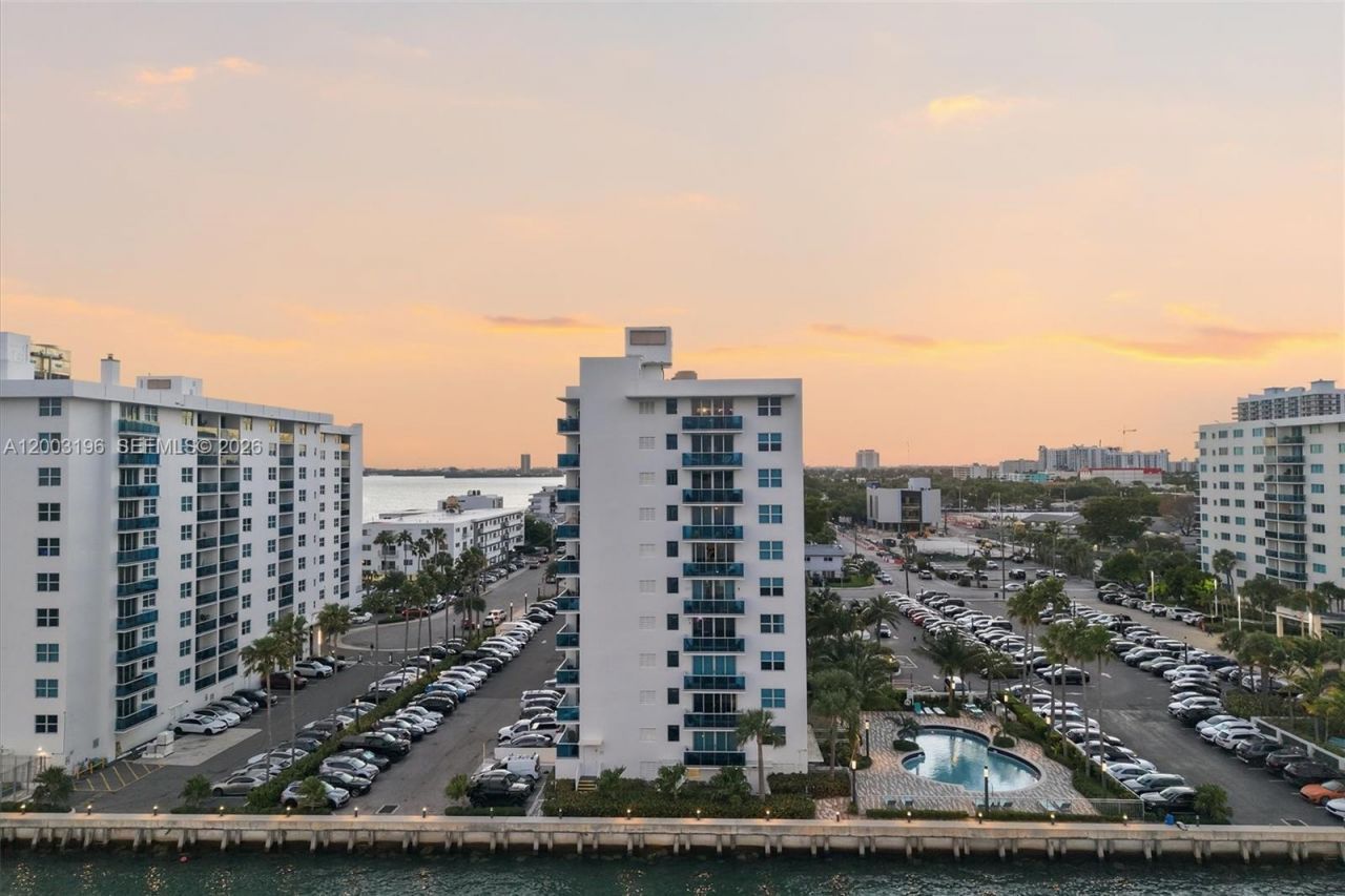 7501 E Treasure Dr, Unit 4EF, North Bay Village, FL 33141 Photo