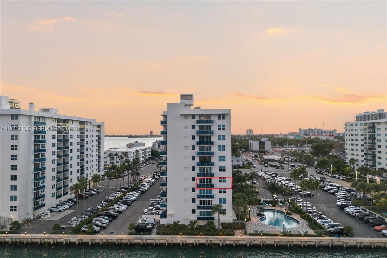 7501 E Treasure Dr, Unit 4EF, North Bay Village, FL 33141 Photo