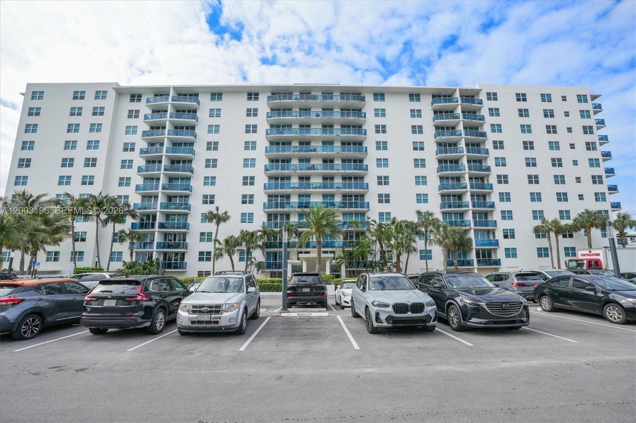 7501 E Treasure Dr, Unit 4EF, North Bay Village, FL 33141 Photo