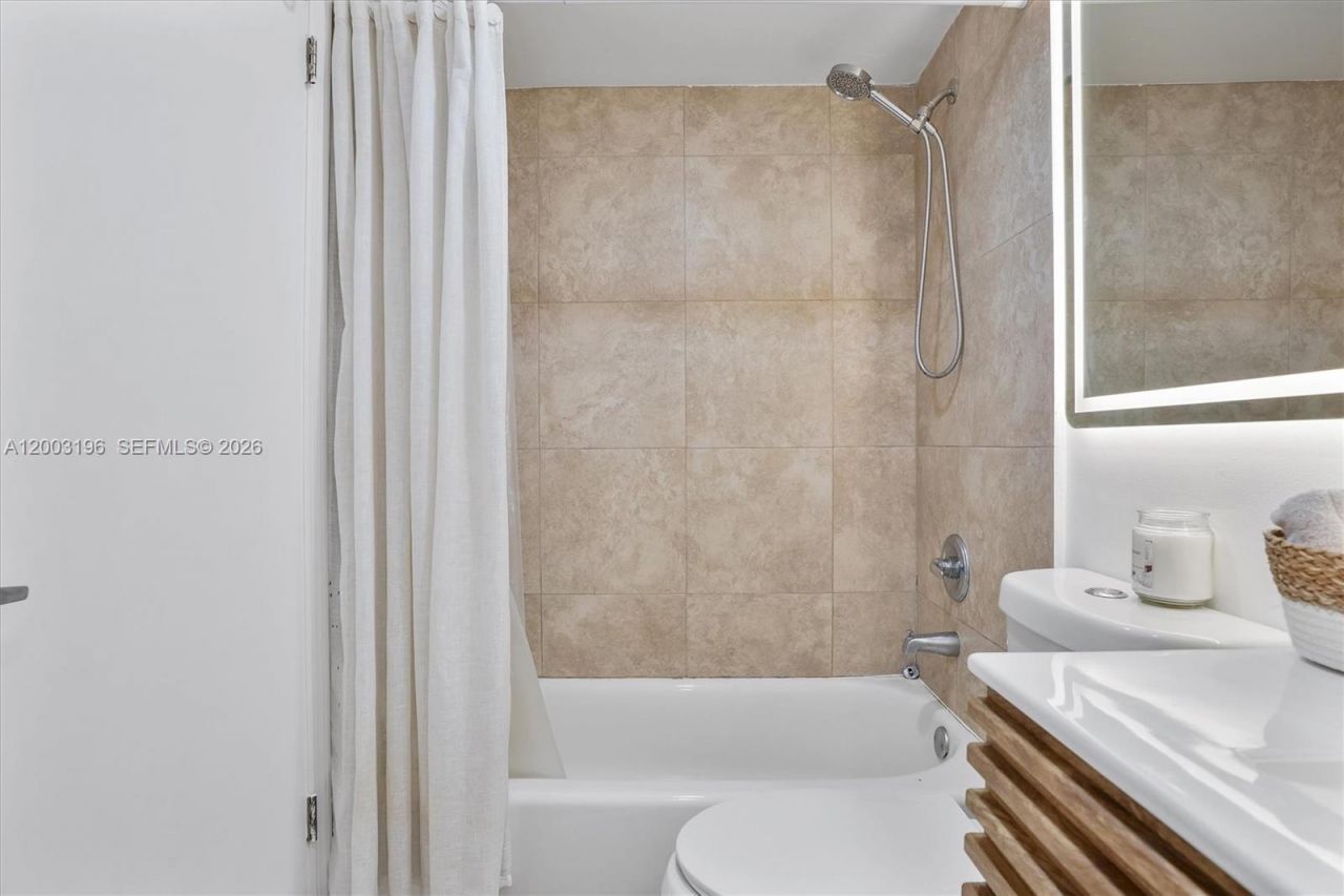 7501 E Treasure Dr, Unit 4EF, North Bay Village, FL 33141 Photo