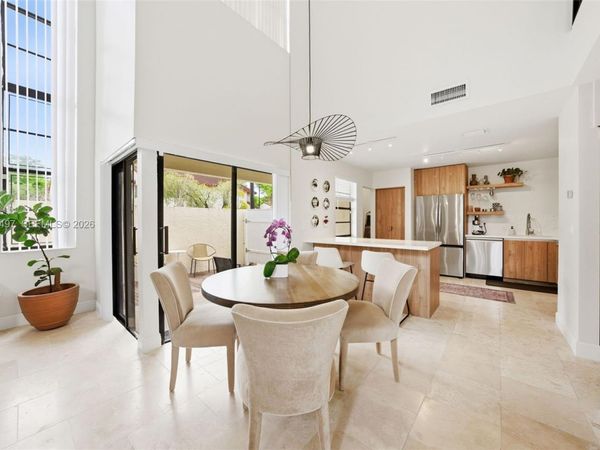 327 Ives Dairy Rd, Unit 327-05, Miami, FL 33179