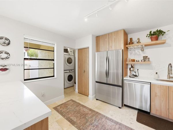 327 Ives Dairy Rd, Unit 327-05, Miami, FL 33179