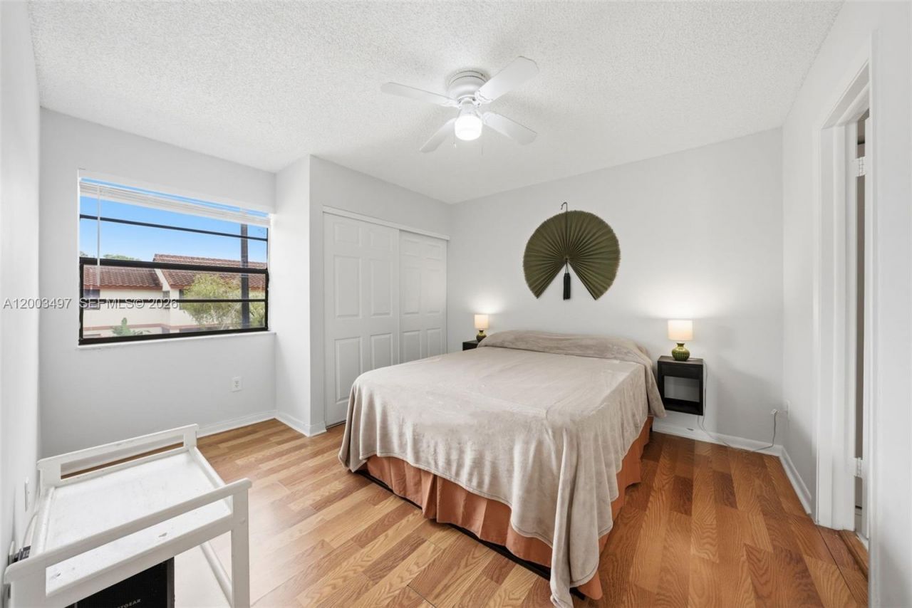 327 Ives Dairy Rd, Unit 327-05, Miami, FL 33179 Photo