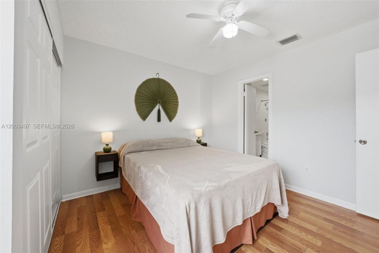 327 Ives Dairy Rd, Unit 327-05, Miami, FL 33179 Photo