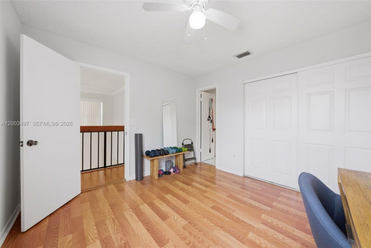 327 Ives Dairy Rd, Unit 327-05, Miami, FL 33179 Photo