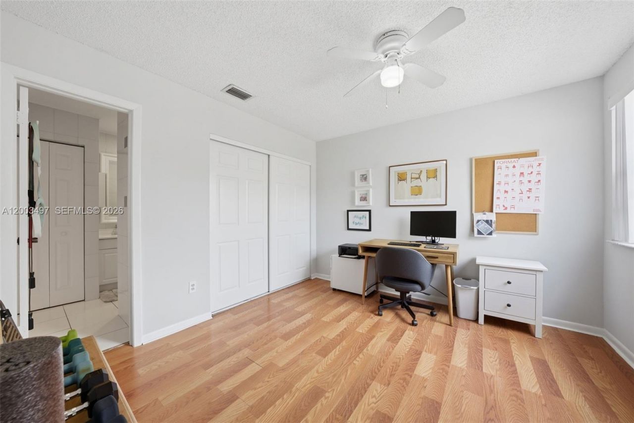 327 Ives Dairy Rd, Unit 327-05, Miami, FL 33179 Photo