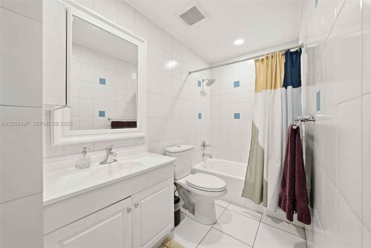 327 Ives Dairy Rd, Unit 327-05, Miami, FL 33179 Photo