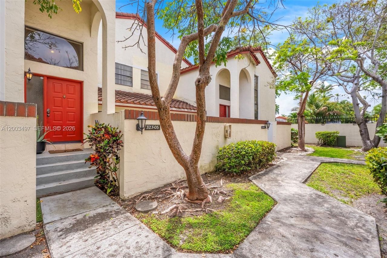 327 Ives Dairy Rd, Unit 327-05, Miami, FL 33179 Photo