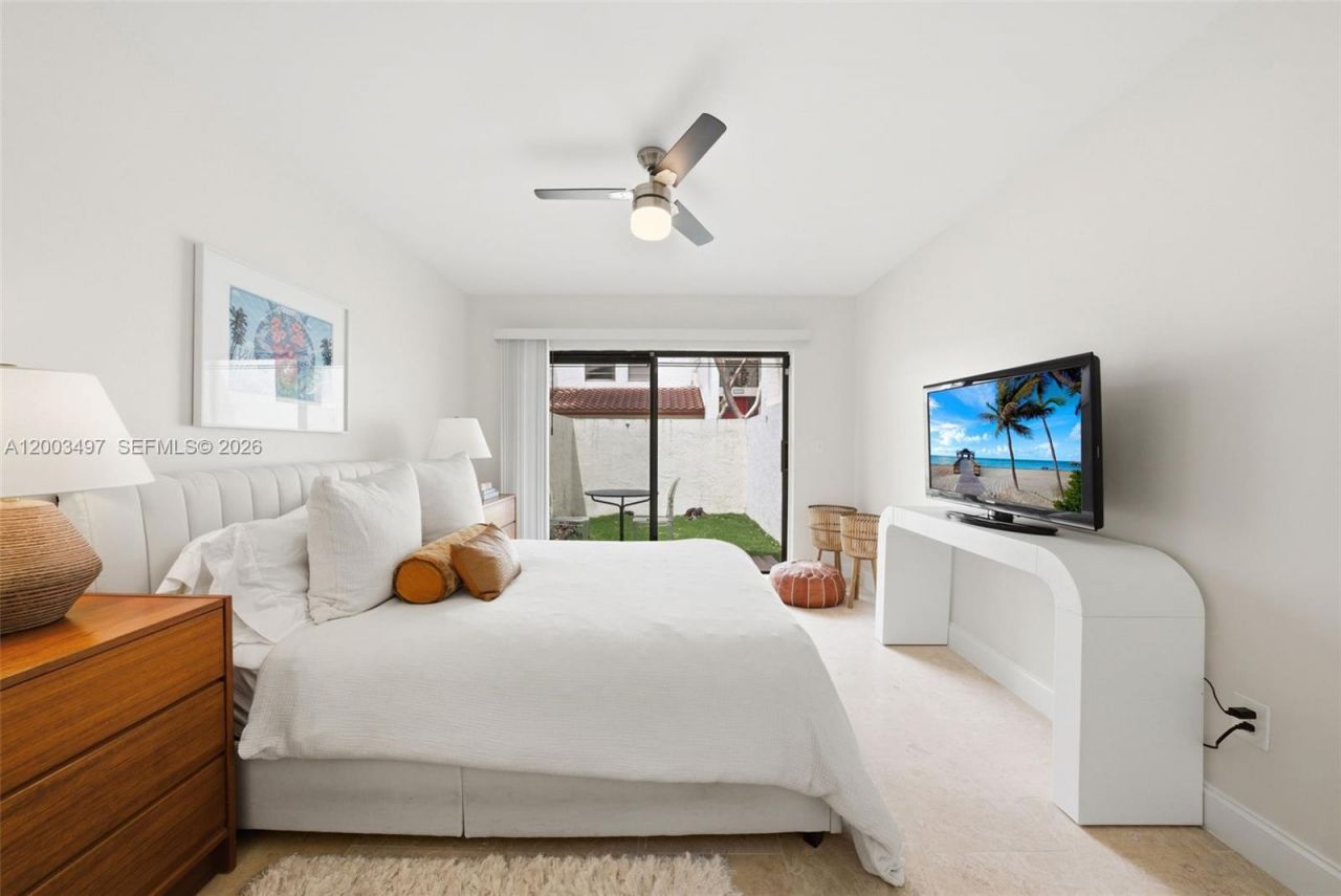 327 Ives Dairy Rd, Unit 327-05, Miami, FL 33179 Photo