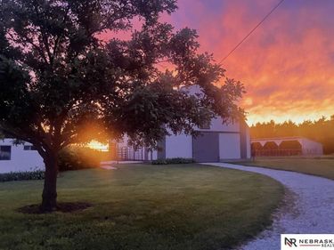 10277 SW 29 Road, Pickrell, NE 68422