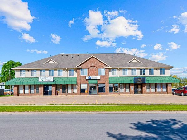 85 Sugar Creek Ln, North Liberty, IA 52317