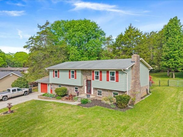 1305 Ridgeway Circle , Athens, TN 37303