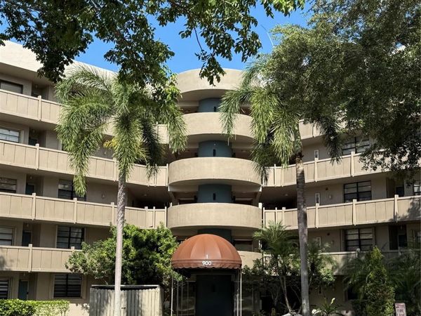 900 Colony Point Circle, Unit 121, Pembroke Pines, FL 33026