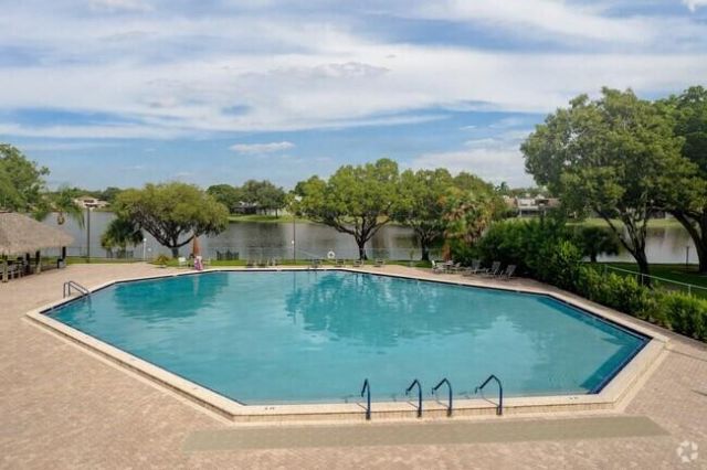 900 Colony Point Circle, Unit 121, Pembroke Pines, FL 33026 Photo